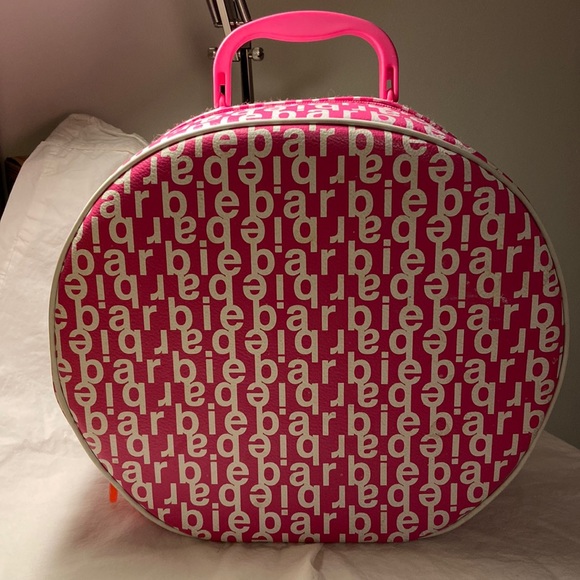 Mattel Handbags - Barbie Travel Case, Hatbox, Cosmetics Case, Round Train Case - 2003
